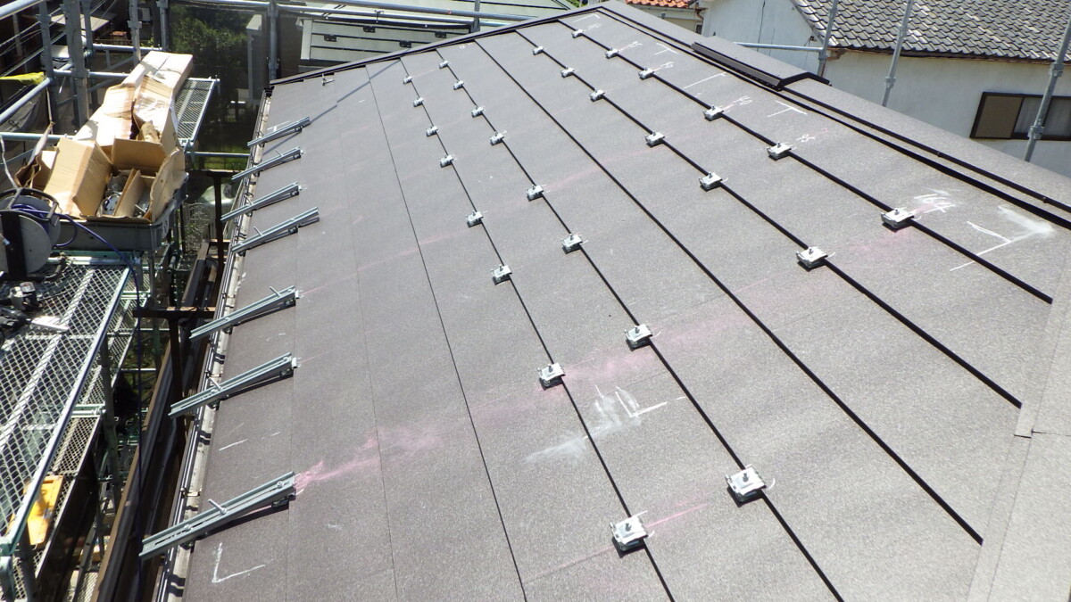 千葉県船橋市　屋根カバー工事に伴う太陽光パネル脱着工事